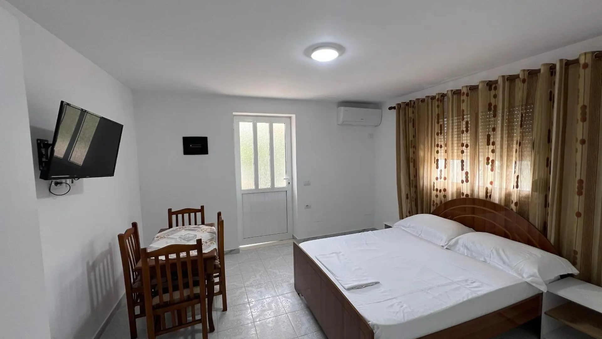 Guest House Vlore 0*,  Albania